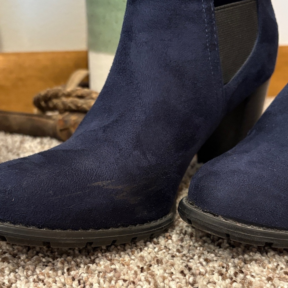 Attention Navy and Black Heeled Booties Size 8 - Picture 7 of 9